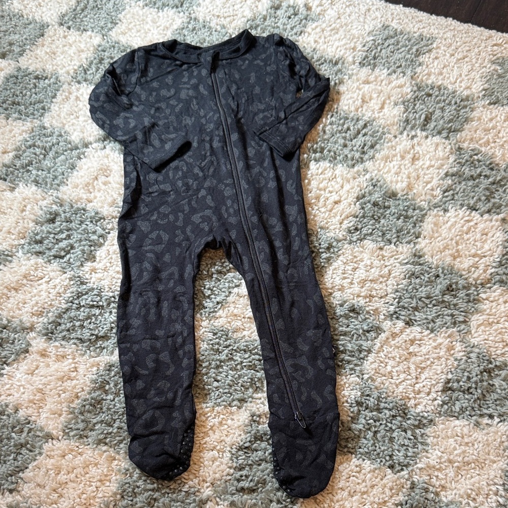 Kyte baby midnight leopard pajamas